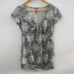 THYME MATERNITY | Off White/Black Short V-Neck Sleeved  Floral Top